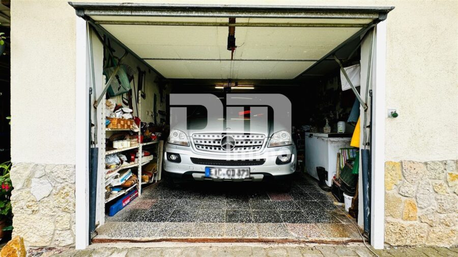 Schönes Mehrfamilienhaus geteilt nach WEG mit umfangreichen Nutzflächen und Traumgrundstück - Garage / Sektionaltor elektr. Funk